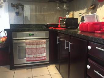 se vende casa  esquinera con amplio jardin 21-59