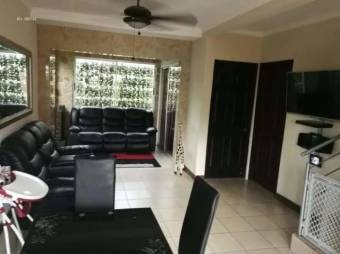 se vende casa  esquinera con amplio jardin 21-59