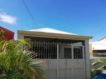 se vende hermosa casa con mucha luz natural y patio en Barva Heredia