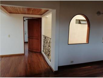 V#26 Amplia casa en venta en condominio/ Curridabat