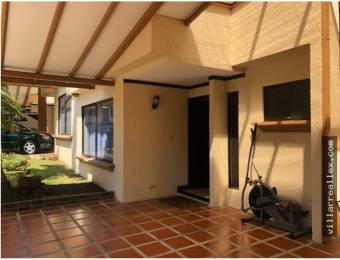 V#104 Céntrica casa en venta/Guachipelín/ Escazú