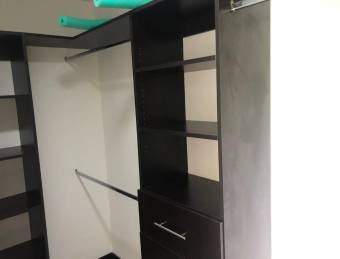 se alquila moderno apartamento 