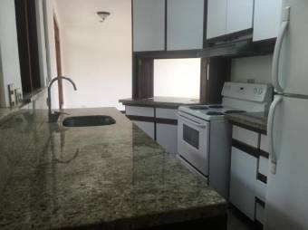 se alquila  espaciosa casa  con linea blanca y jardin en San Rafael de Escazu 20-1437