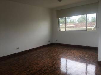 se alquila  espaciosa casa  con linea blanca y jardin en San Rafael de Escazu 20-1437