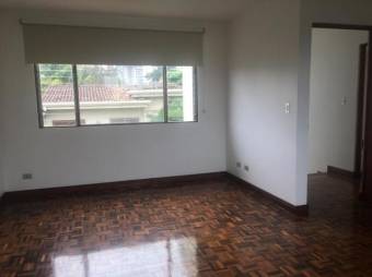 se alquila  espaciosa casa  con linea blanca y jardin en San Rafael de Escazu 20-1437