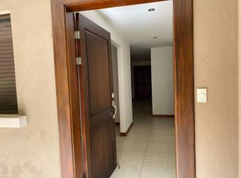 Alquiler de Apartamento en Pozos, Santa Ana. Moderno y Amplio. 20-2114a