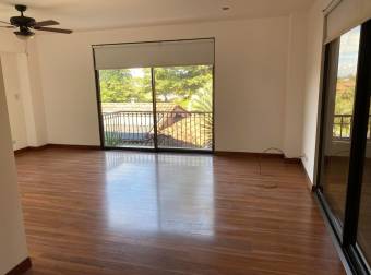 Alquiler de Apartamento en Pozos, Santa Ana. Moderno y Amplio. 20-2114a