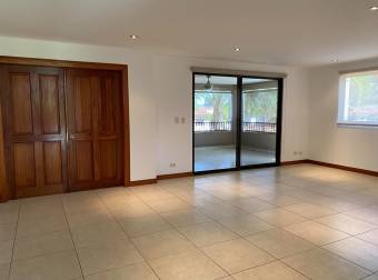 Alquiler de Apartamento en Pozos, Santa Ana. Moderno y Amplio. 20-2114a