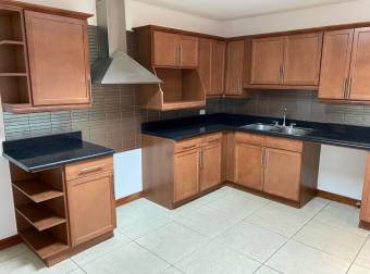 Alquiler de Apartamento en Pozos, Santa Ana. Moderno y Amplio. 20-2114a