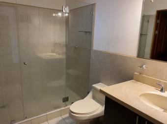 Alquiler de Apartamento en Pozos, Santa Ana. Moderno y Amplio. 20-2114a