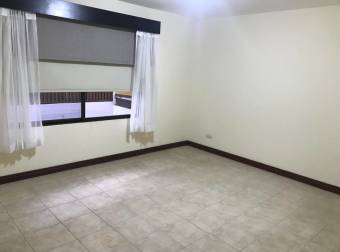 Alquiler de Casa en Santa Ana, tipo townhouse . 20-1431a