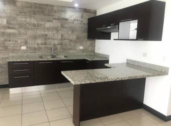 Venta de Casa en Escazú, Moderna y Excelente Ubicación. 20-318a