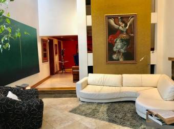 Venta de Casa en Escazú. Excelente ubicación. 20-2036a 