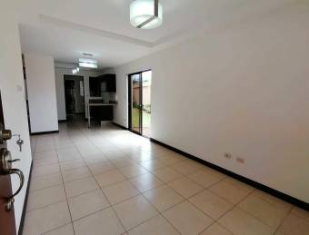 se vende apartamento con 60m2 de patio en sanjuan de tibas 21-248