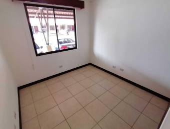 se vende apartamento con 60m2 de patio en san juan de tibas 21-248