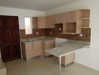 se vende casa en Curridabat villas de ayarco 21-257