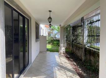 se vende casa en guachipeling de escazu 4000 metros de West College 21-271