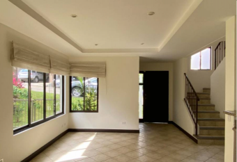 se vende casa en guachipeling de escazu 4000 metros de West College 21-271