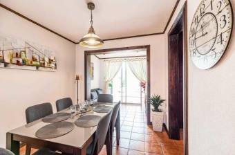 se vende casa en ulloa heredia con muebles de cocina y baño 100% madera  20-496