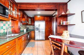 se vende casa en ulloa heredia con muebles de cocina y baño 100% madera  20-496