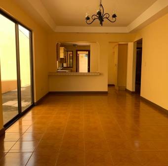 se vende espaciosa casa en san joaquin de flores 20-438