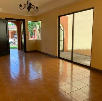 se vende espaciosa casa en san joaquin de flores 20-438