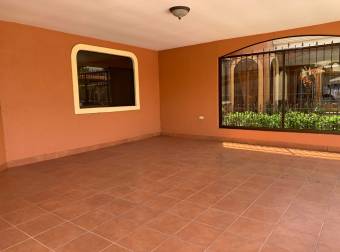 se vende espaciosa casa en san joaquin de flores 20-438