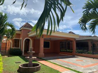 se vende espaciosa casa en san joaquin de flores 20-438