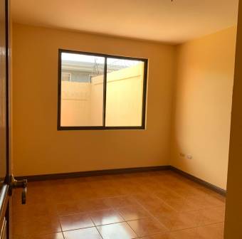 se vende espaciosa casa en san joaquin de flores 20-438