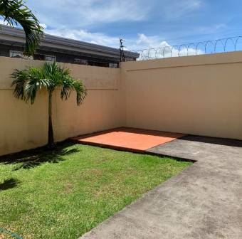 se vende espaciosa casa en san joaquin de flores 20-438