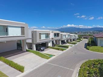 Alquiler de Casa en Guachipelín, Escazú. 21-273a