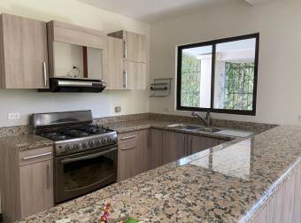 Venta de Casa en Escazú. 21-271a