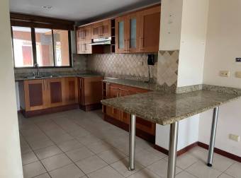 Venta de casa ubicada en  San José, Santa Ana, Santa Ana