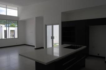 Espectacular  Casa  en Venta, SantaAna   CG-21-926