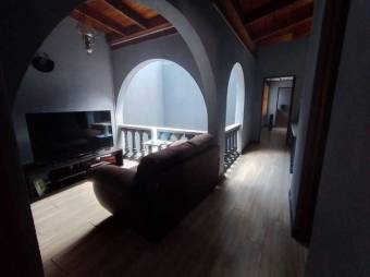 MLS-22-650 VENTA CASA TREJOS MONTEALEGRE SAN JOSE