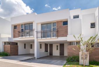 Preciosa casa contemporánea en Escazú, 245m2 de construcción.