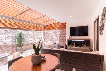 Preciosa casa contemporánea en Escazú, 245m2 de construcción.