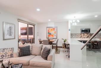 Preciosa casa contemporánea en Escazú, 245m2 de construcción.