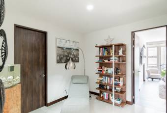 Preciosa casa contemporánea en Escazú, 245m2 de construcción.