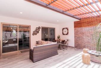 Preciosa casa contemporánea en Escazú, 245m2 de construcción.