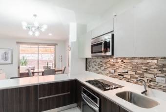 Preciosa casa contemporánea en Escazú, 245m2 de construcción.