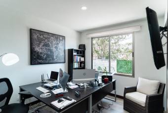 Preciosa casa contemporánea en Escazú, 245m2 de construcción.