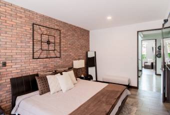 Preciosa casa contemporánea en Escazú, 245m2 de construcción.