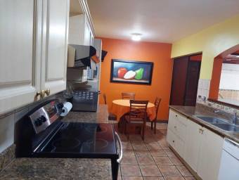 Casa en Venta en Escazú, San José. RAH 23-612