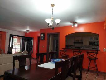 Casa en Venta en Escazú, San José. RAH 23-612