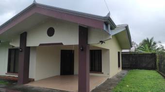 Bonita casa familiar en Prado de Guapiles,   En Venta         CG-21-2119