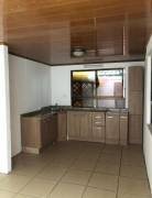 se vende casa con un apartamento y patio en Mercedes Norte  Heredia 22-2545