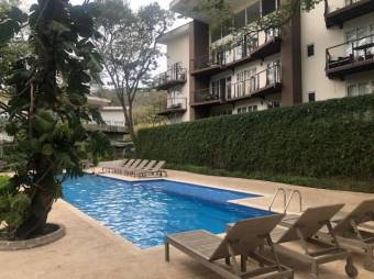 Se vende espacioso apartamento con balcon grande con vista en santa ana 22-1501