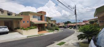 Se vende hermosa casa en Tibás en condominio, 3 hab