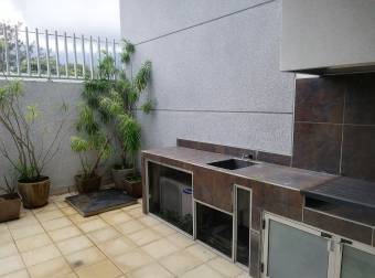 Se alquila espaciosa casa con su propia terraza bbq en Bello Horizonte Escazu 23-437